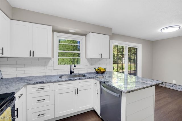 3863 Heckman Street NW, Uniontown, OH 44685