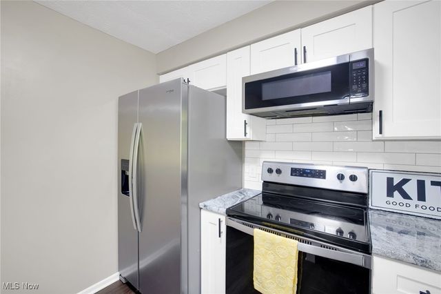 3863 Heckman Street NW, Uniontown, OH 44685