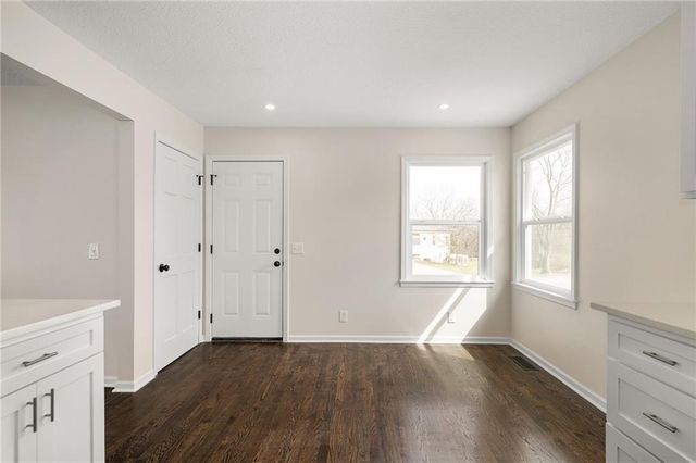 1913 W Dennis Avenue, Olathe, KS 66061