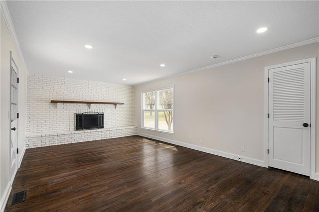 1913 W Dennis Avenue, Olathe, KS 66061