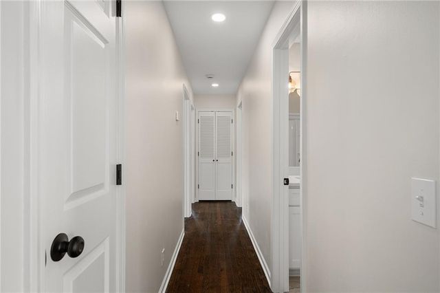 1913 W Dennis Avenue, Olathe, KS 66061