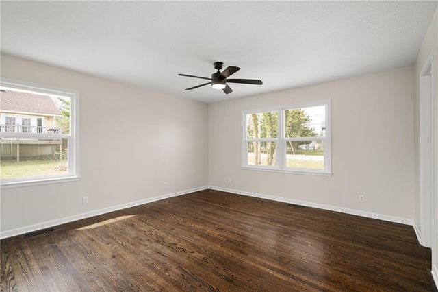 1913 W Dennis Avenue, Olathe, KS 66061