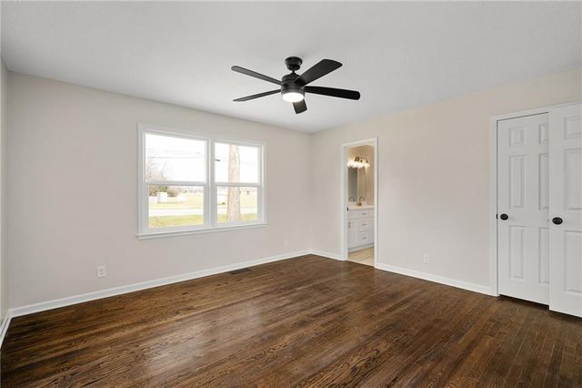 1913 W Dennis Avenue, Olathe, KS 66061