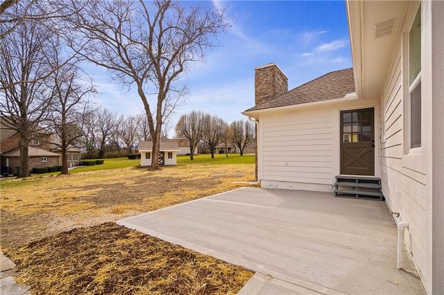 1913 W Dennis Avenue, Olathe, KS 66061