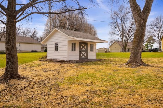 1913 W Dennis Avenue, Olathe, KS 66061