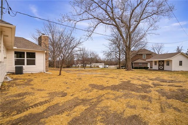 1913 W Dennis Avenue, Olathe, KS 66061