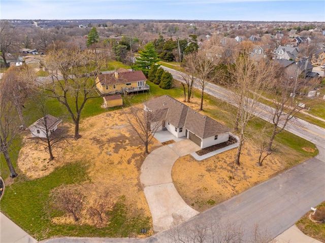 1913 W Dennis Avenue, Olathe, KS 66061