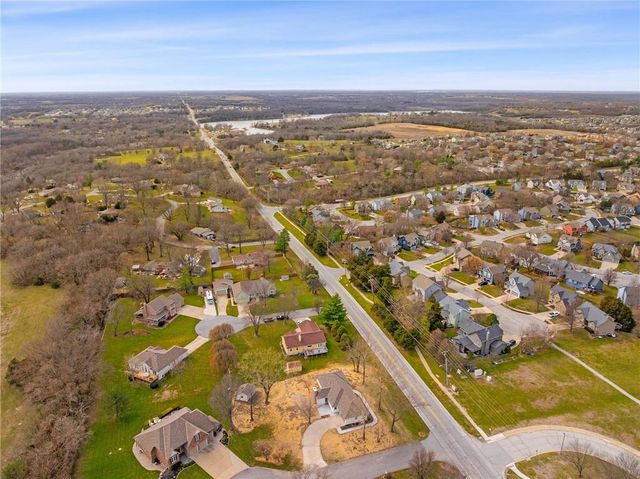 1913 W Dennis Avenue, Olathe, KS 66061