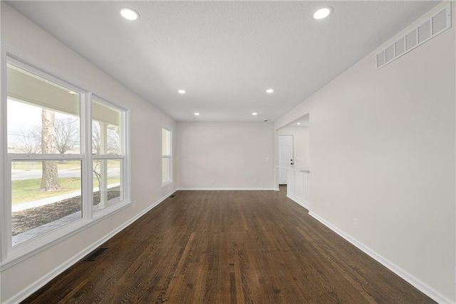 1913 W Dennis Avenue, Olathe, KS 66061