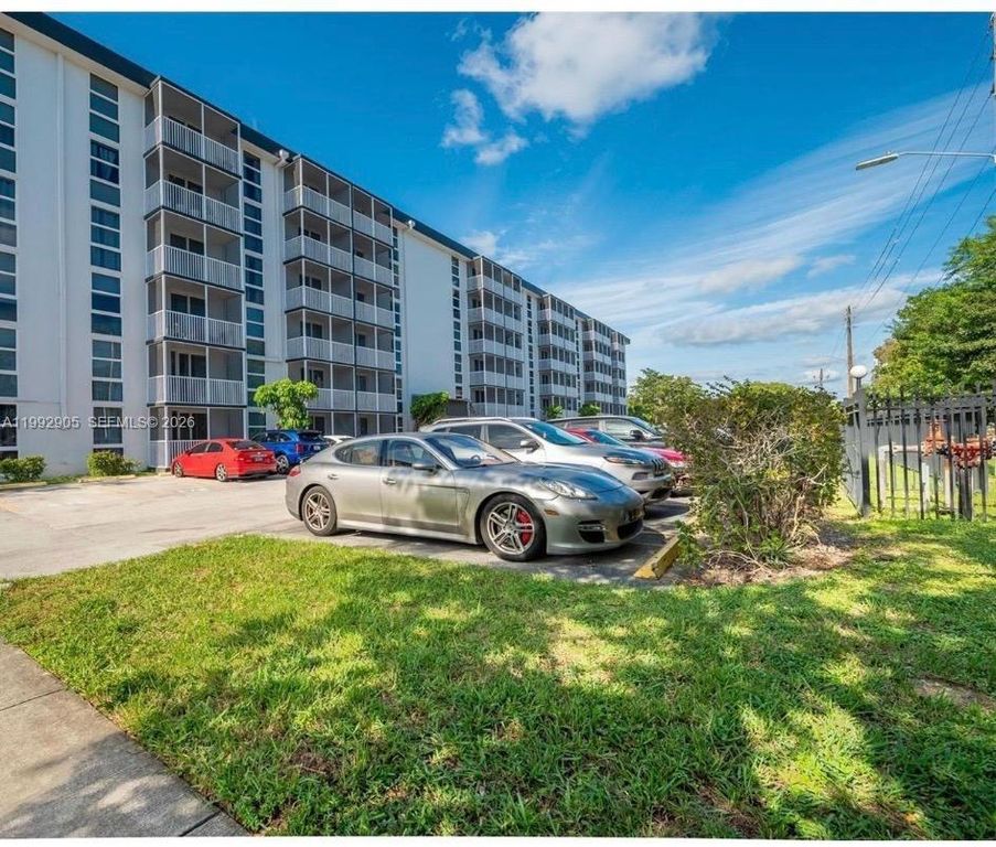 16851 NE 23rd Avenue B604, North Miami Beach, FL 33160