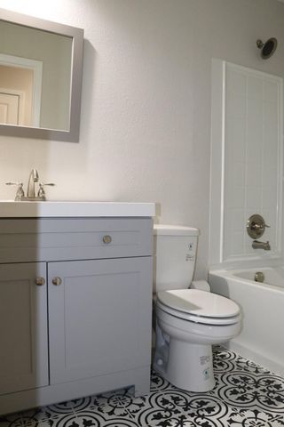 726 Cory Street, Grapevine, TX 76051