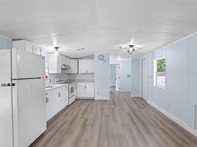 8714 N MEADOWVIEW CIRCLE, Tampa, FL 33625