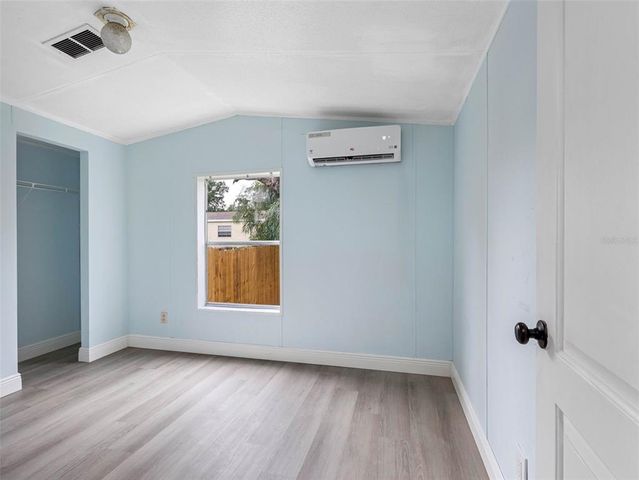 8714 N MEADOWVIEW CIRCLE, Tampa, FL 33625