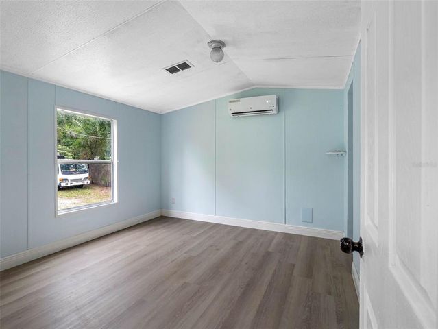 8714 N MEADOWVIEW CIRCLE, Tampa, FL 33625