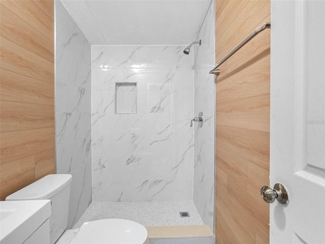 8714 N MEADOWVIEW CIRCLE, Tampa, FL 33625