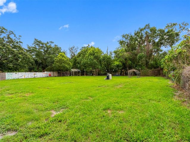 8714 N MEADOWVIEW CIRCLE, Tampa, FL 33625