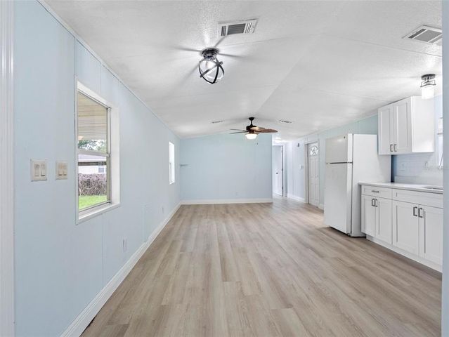 8714 N MEADOWVIEW CIRCLE, Tampa, FL 33625