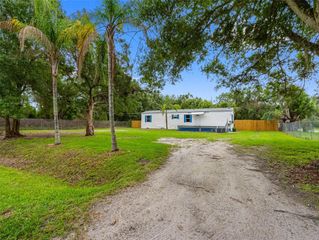 8714 N MEADOWVIEW CIRCLE, Tampa, FL 33625