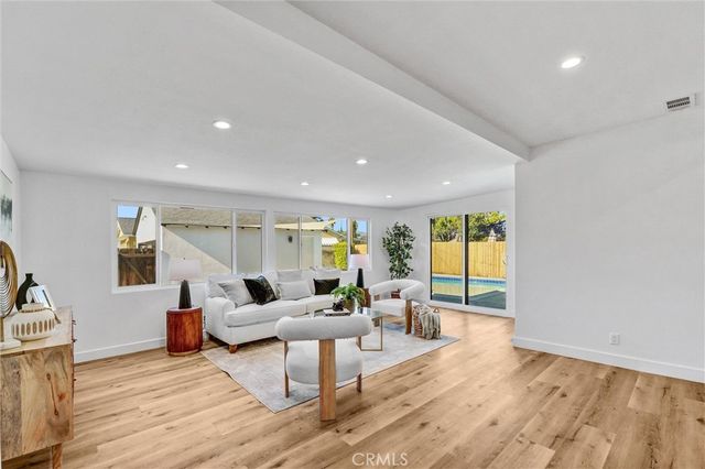 10505 Halbrent, San Fernando, CA 91345