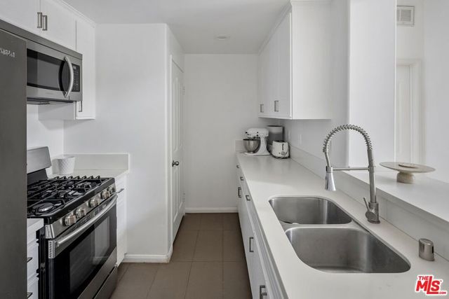 930 N Doheny Drive 305, West Hollywood, CA 90069