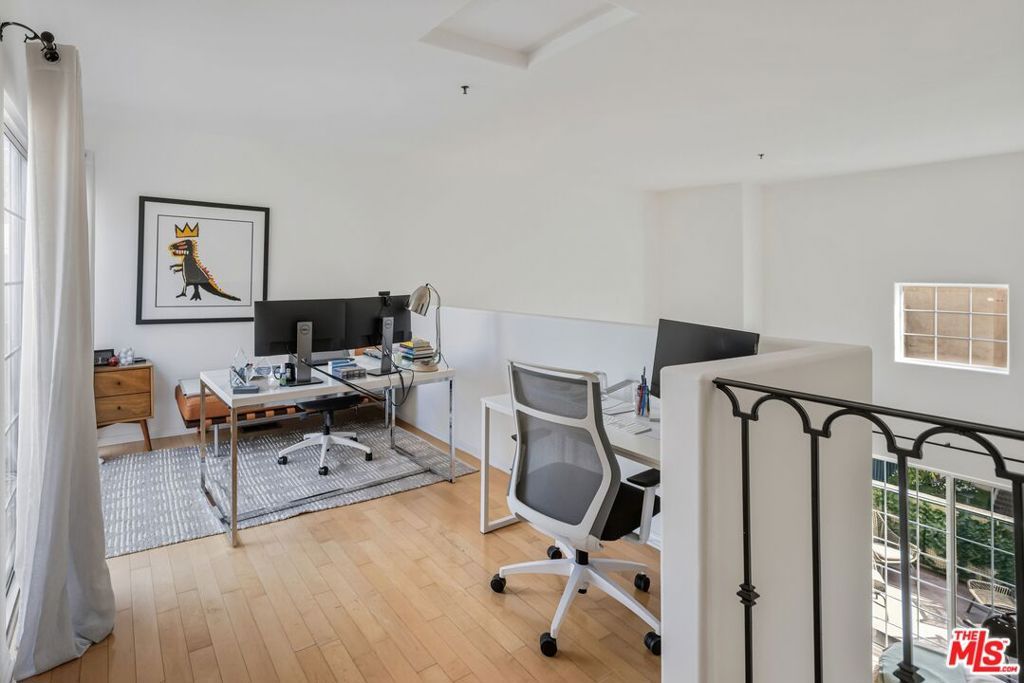 Image 13 of property listing at 930 N Doheny Drive 305, West Hollywood, CA 90069