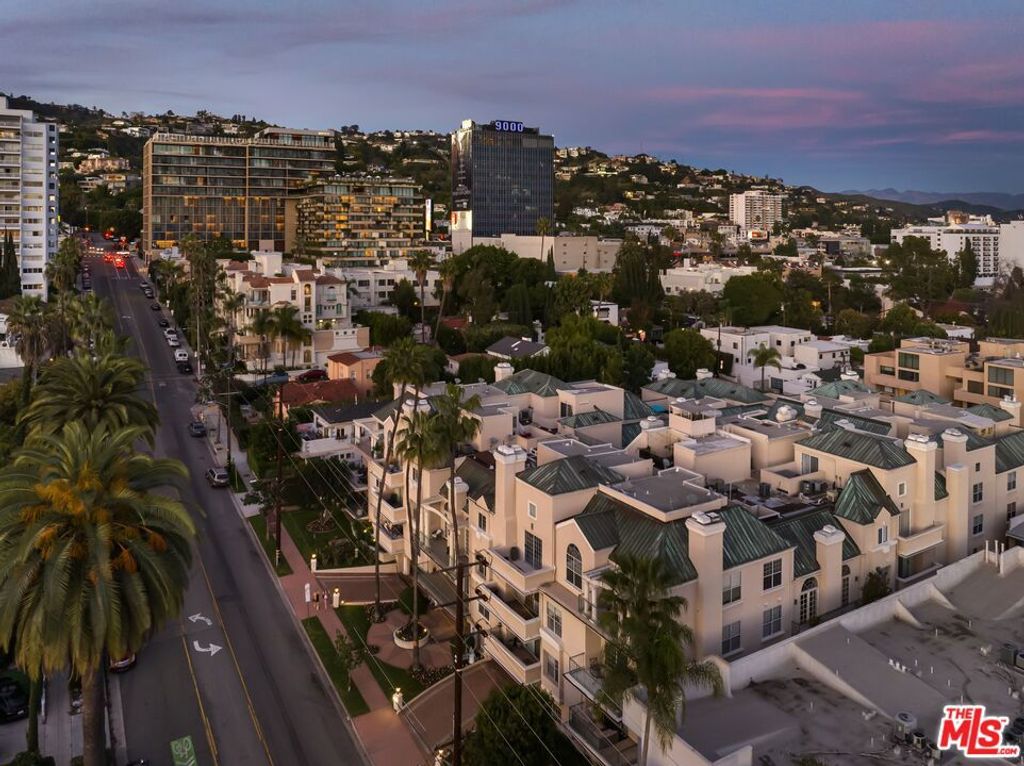 Image 19 of property listing at 930 N Doheny Drive 305, West Hollywood, CA 90069