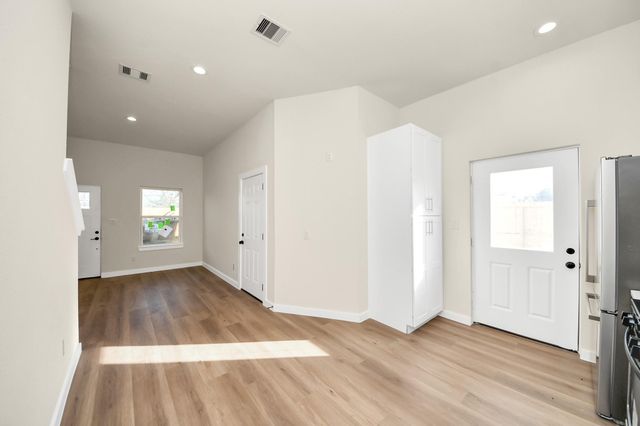 8025 Peachtree Street D, Houston, TX 77016