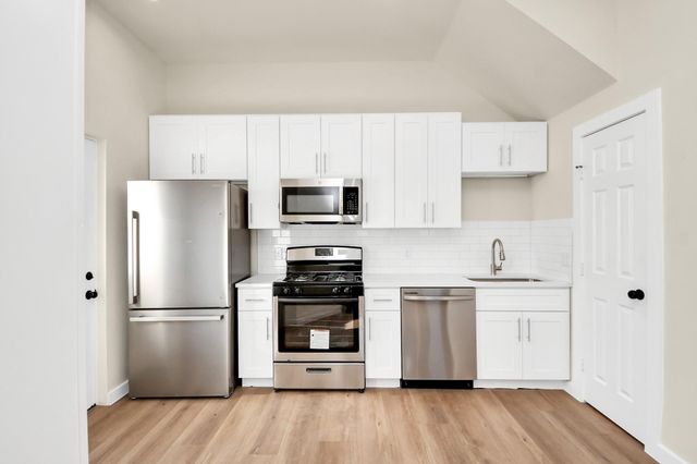8025 Peachtree Street D, Houston, TX 77016