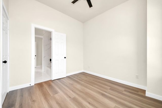 8025 Peachtree Street D, Houston, TX 77016