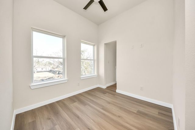 8025 Peachtree Street D, Houston, TX 77016