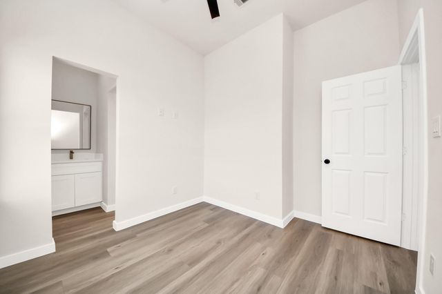 8025 Peachtree Street D, Houston, TX 77016