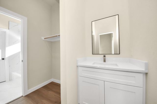 8025 Peachtree Street D, Houston, TX 77016