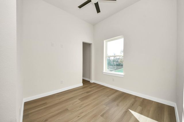 8025 Peachtree Street D, Houston, TX 77016