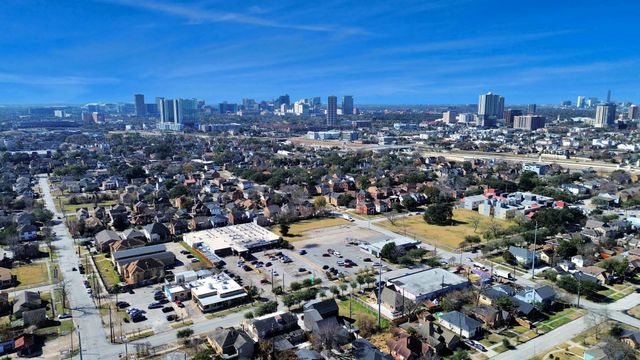 8025 Peachtree Street D, Houston, TX 77016