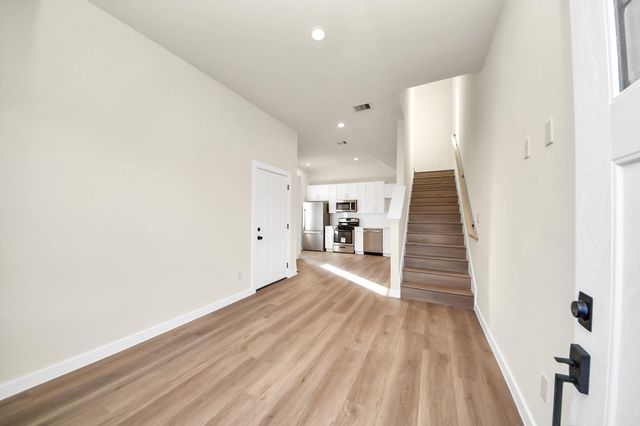 8025 Peachtree Street D, Houston, TX 77016