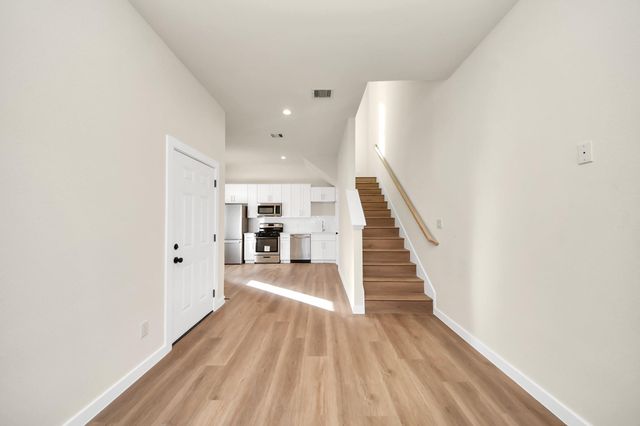 8025 Peachtree Street D, Houston, TX 77016