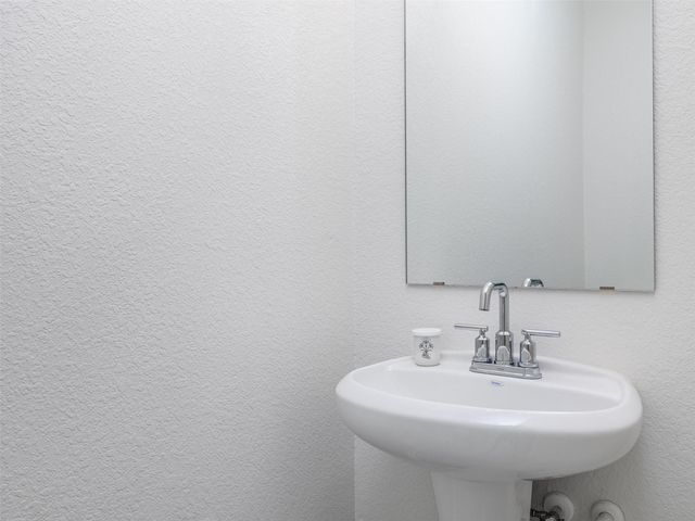 7106 Summer Tanager DR 18, Austin, TX 78744