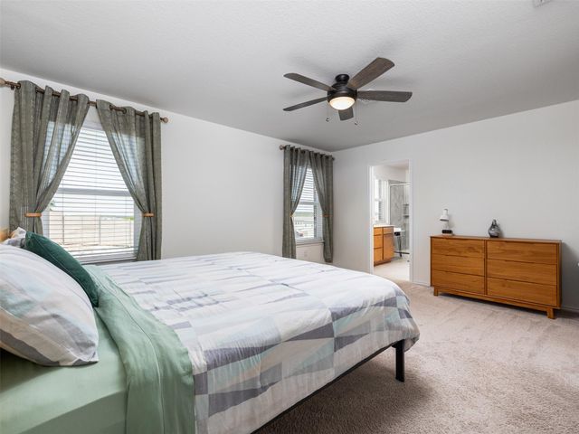 7106 Summer Tanager DR 18, Austin, TX 78744