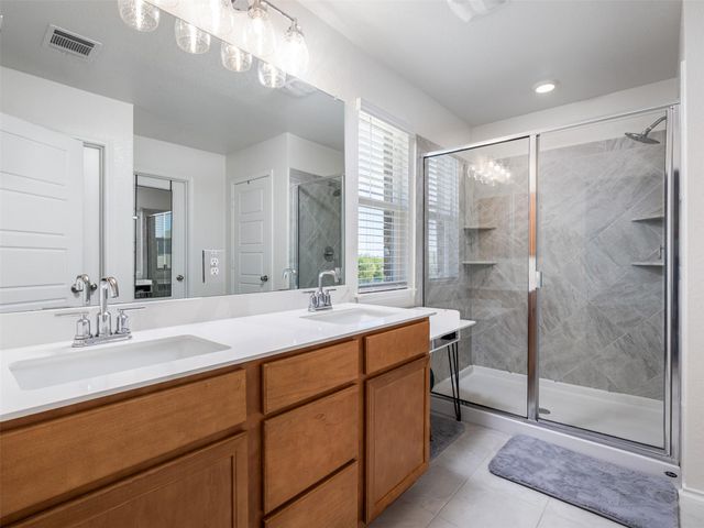 7106 Summer Tanager DR 18, Austin, TX 78744