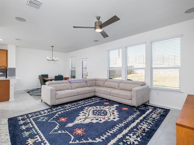 7106 Summer Tanager DR 18, Austin, TX 78744
