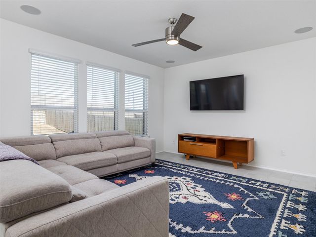 7106 Summer Tanager DR 18, Austin, TX 78744