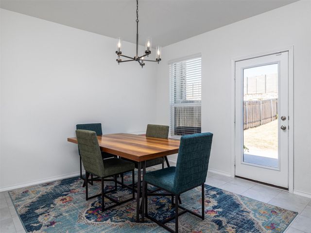 7106 Summer Tanager DR 18, Austin, TX 78744