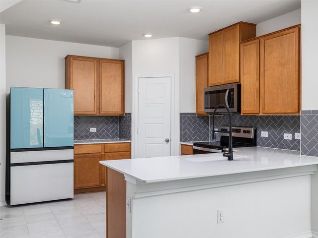 7106 Summer Tanager DR 18, Austin, TX 78744