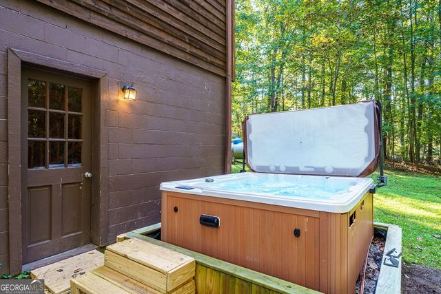 137 Ridge Crest Court, Ellijay, GA 30540