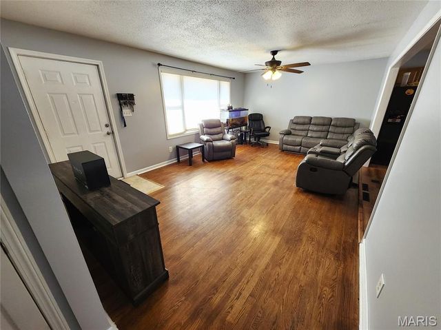 2415 WOODLAWN Avenue, Granite City, IL 62040