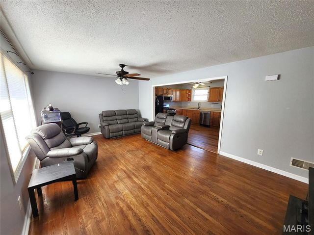 2415 WOODLAWN Avenue, Granite City, IL 62040