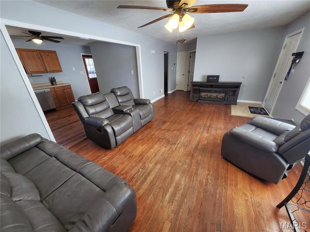 2415 WOODLAWN Avenue, Granite City, IL 62040