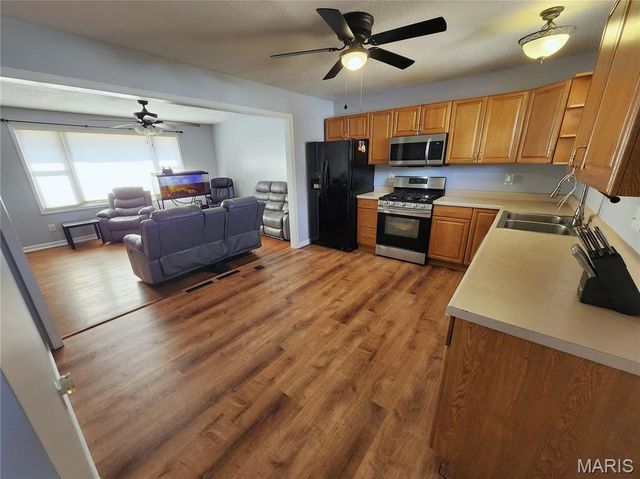 2415 WOODLAWN Avenue, Granite City, IL 62040