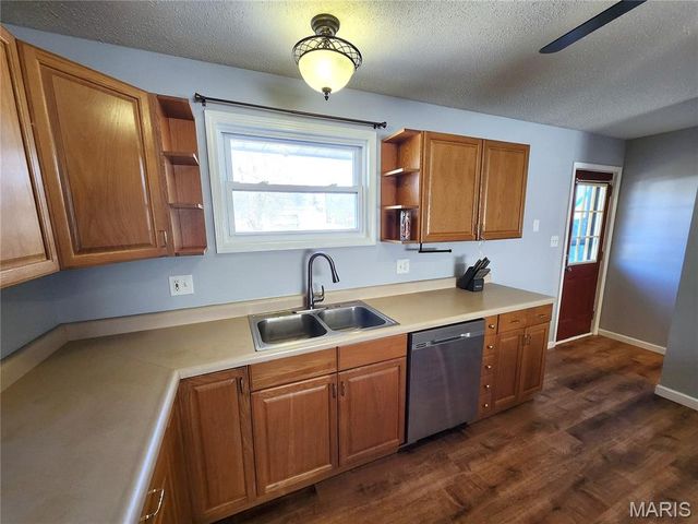 2415 WOODLAWN Avenue, Granite City, IL 62040