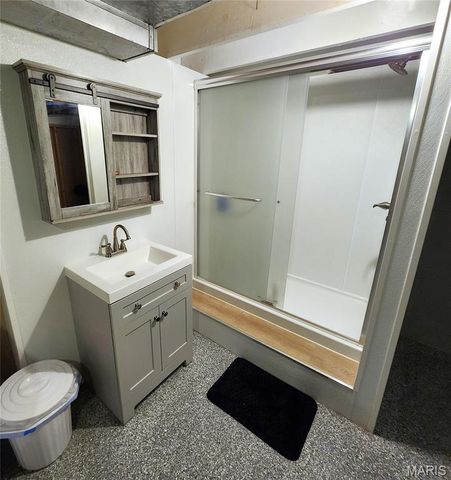 2415 WOODLAWN Avenue, Granite City, IL 62040